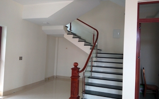 Cầu thang kính tại Đông Anh